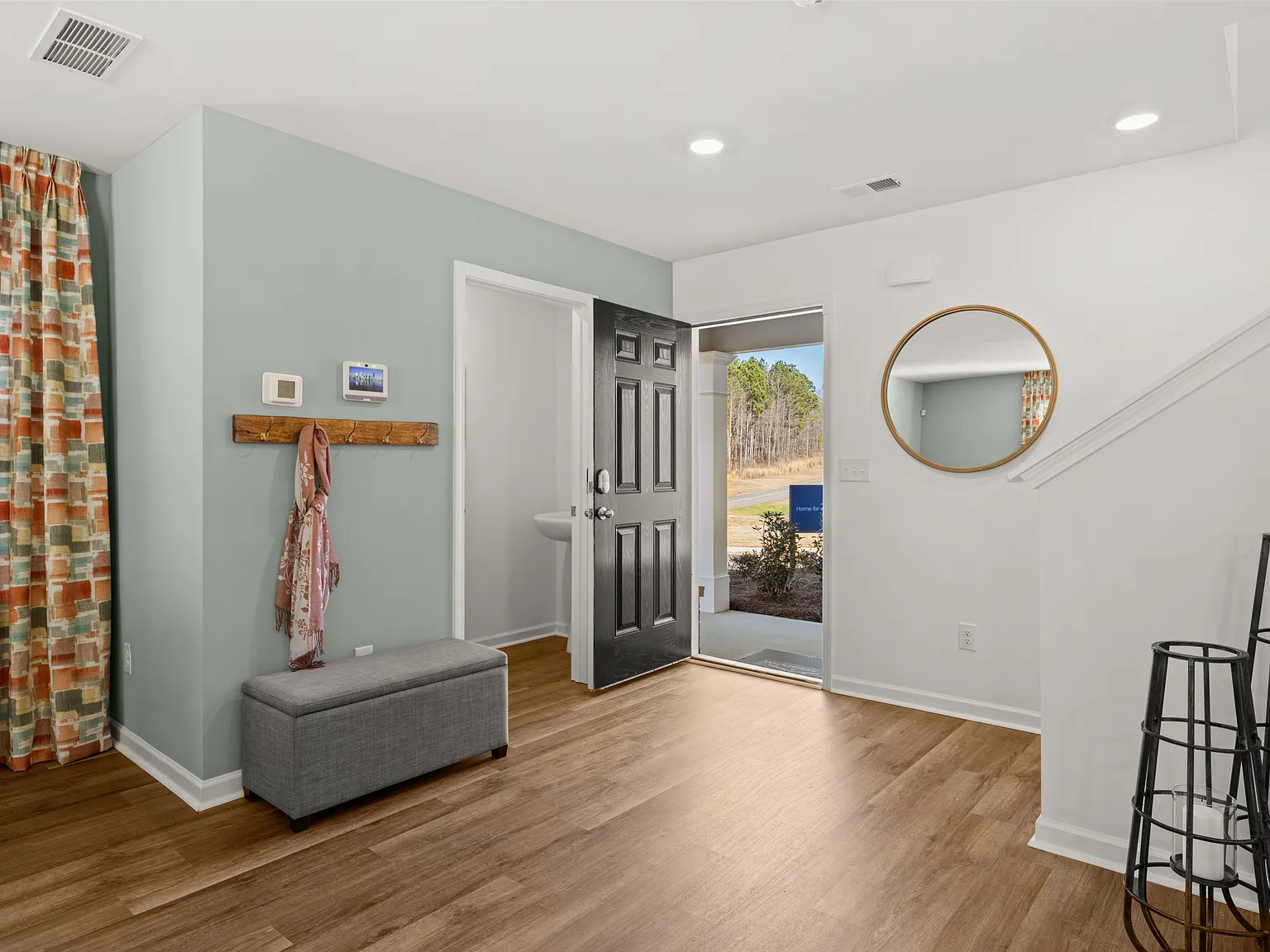 3 bed, 2.5 bath, 1634 sqft, $1,849 — Photo 4