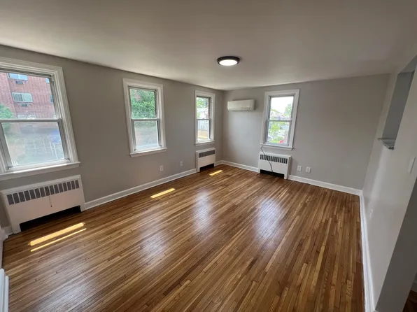 2413 N Broom St APT 2, Wilmington, DE 19802
