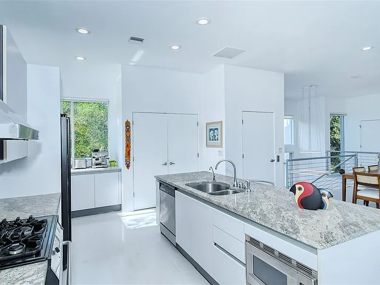 213 N Washington Dr — Photo 18