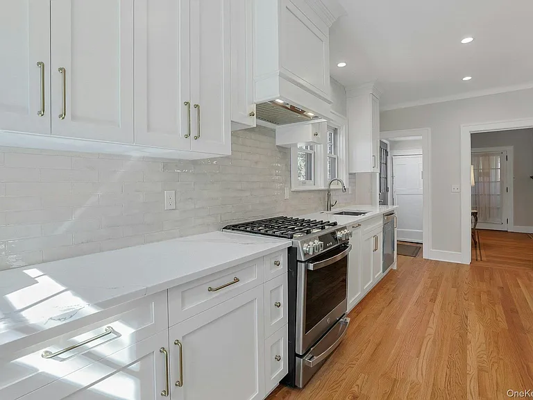10 Robins Rd — Photo 6