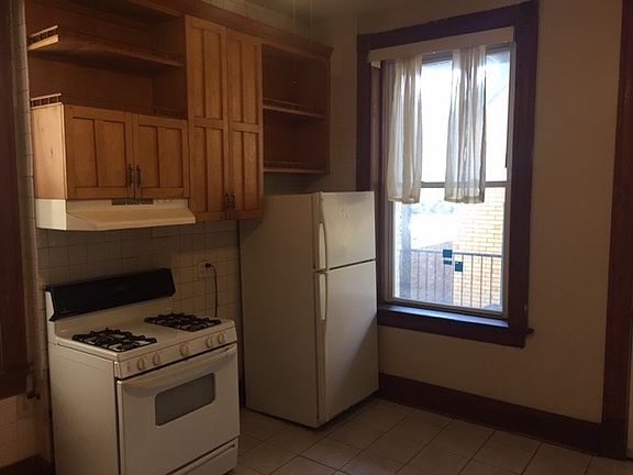 3rd image of 1306 N Western Ave #1
