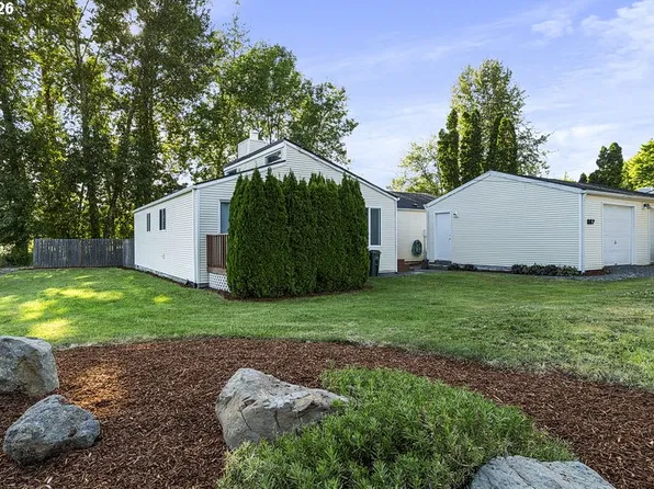 877 SE Francis Ave, Gresham, OR 97080