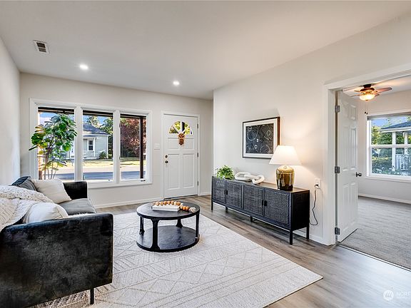 5th image of 1924 Legion Way SE