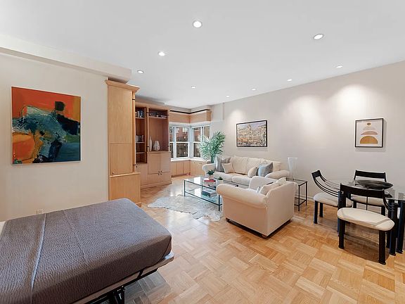 5th image of 20 E 9th St APT 14W