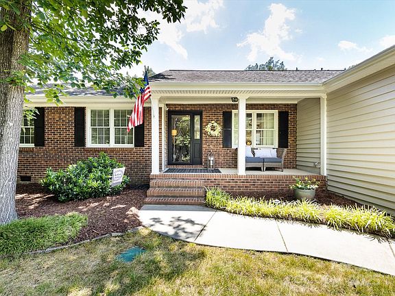 3rd image of 4925 Cedarforest Dr