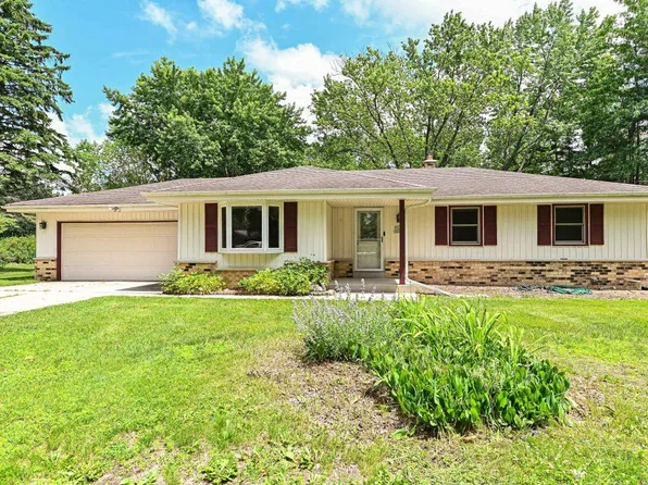 W330S8062 Country LANE, Mukwonago, WI 53149