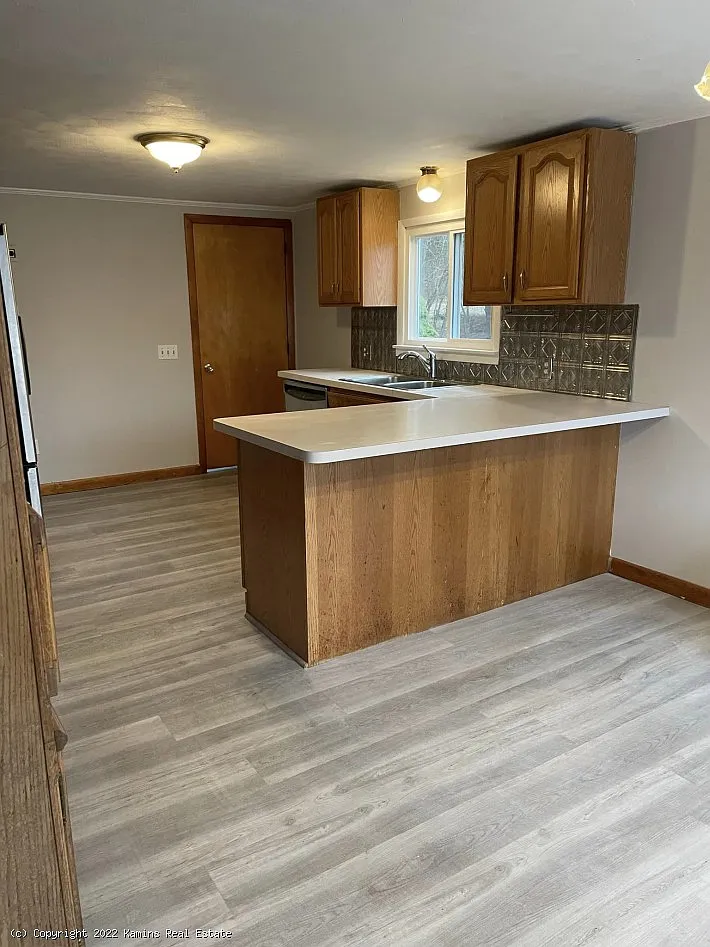 5 bed, $2,400 — Photo 4