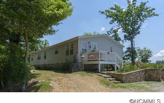 3rd image of 123 Shelter Cove Ln