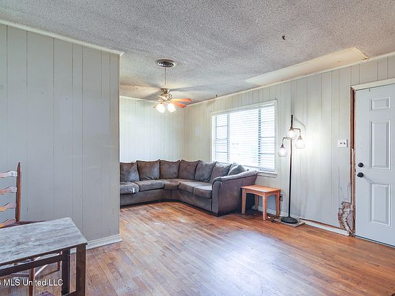 2nd image of 286 Tucker Rd