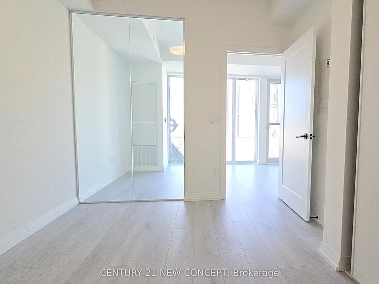 280 Dundas St W #714 — Photo 15