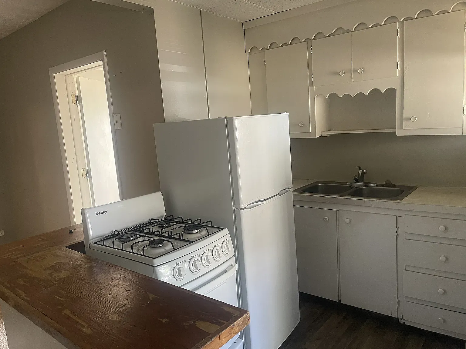 1011 E Hazel St — Photo 3