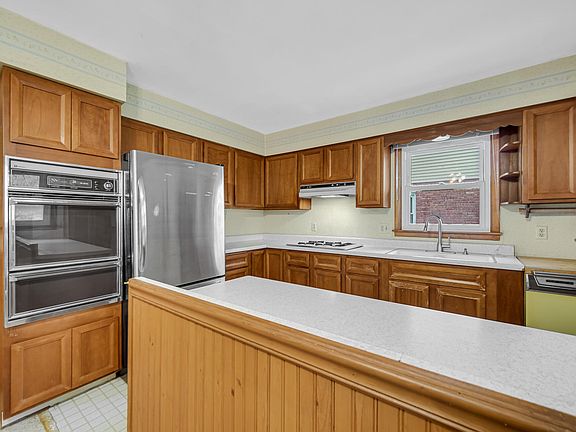 5th image of 519 N Jay St