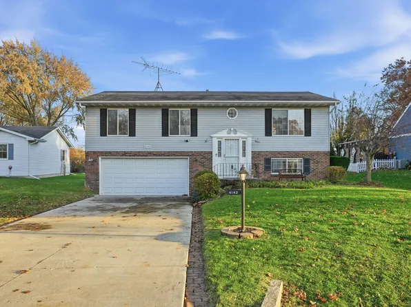 4142 Augusta Dr, Crown Point, IN 46307