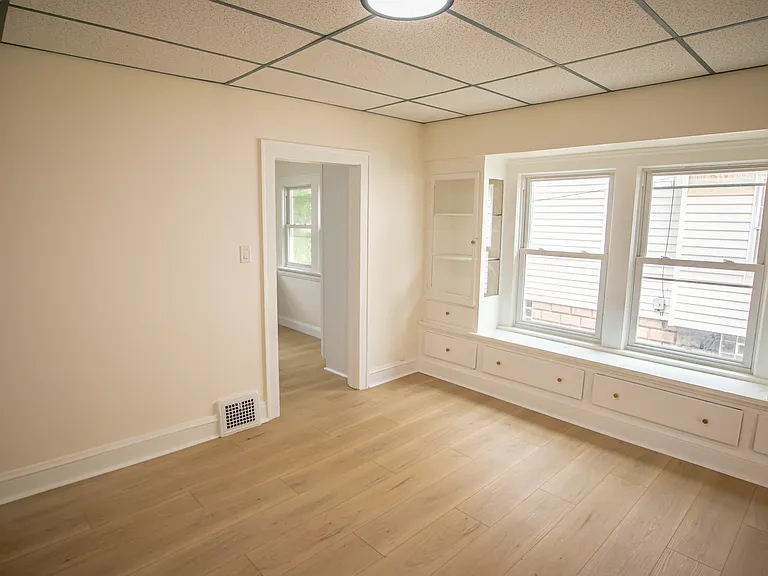 9105 Bancroft Ave — Photo 20