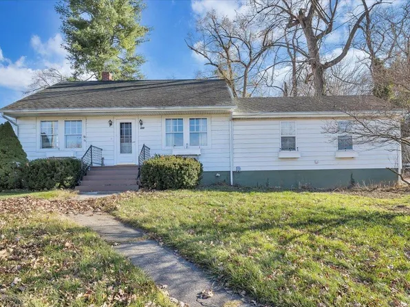 1010 4th St, Radford, VA 24141