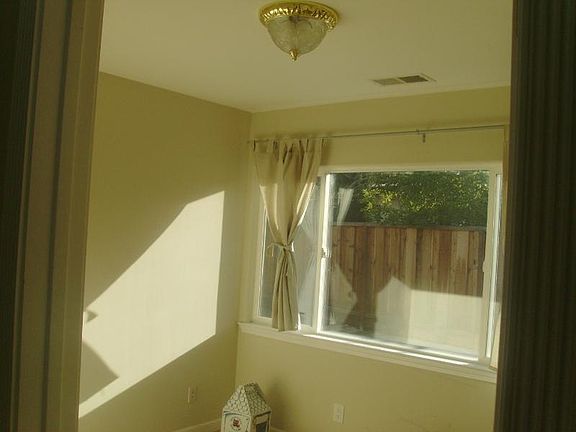 4th image of 909 Moreno Ave