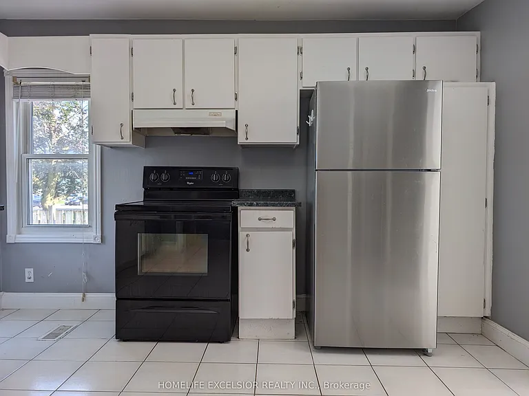 1478 Simcoe St N — Photo 6
