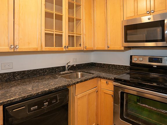 3rd image of 4250 N Marine Dr APT 425