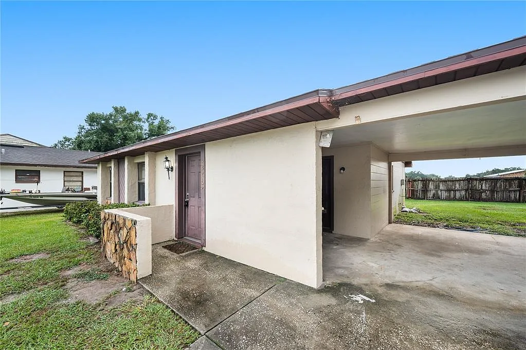 3 bed, 1.0 bath, 1083 sqft, $1,550 — Photo 2