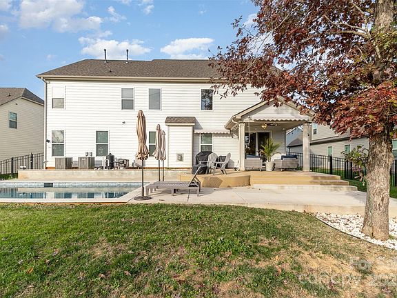 5th image of 10978 Sparkle Creek Dr