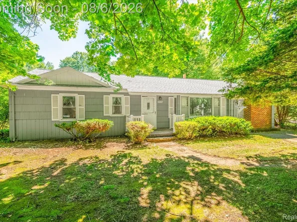 16887 Renton Rd, Belleville, MI 48111