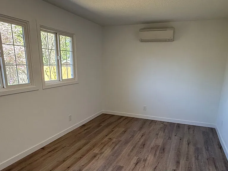 906 SE 165th Ave — Photo 16