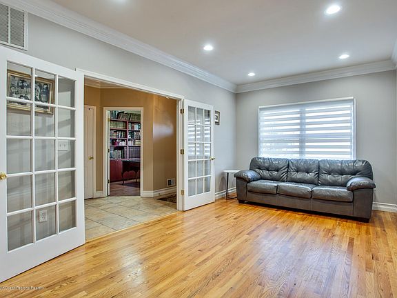 5th image of 187 Walnut Ave