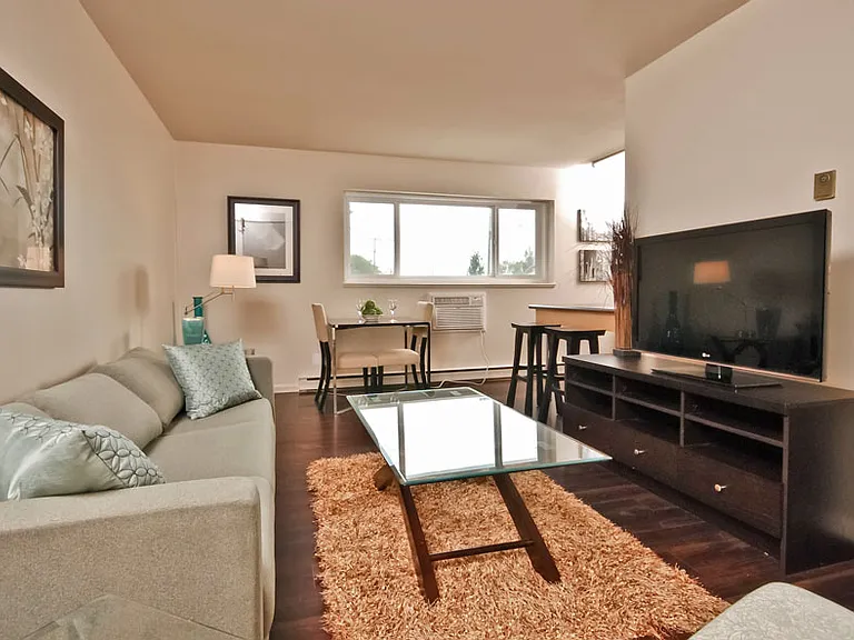 111 Grey St — Photo 2