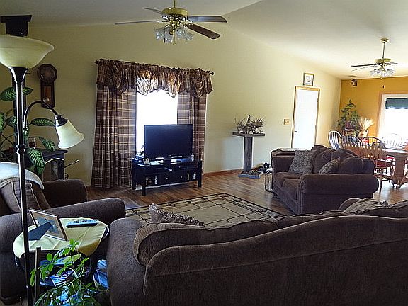 4th image of 30 Stillwater Dr