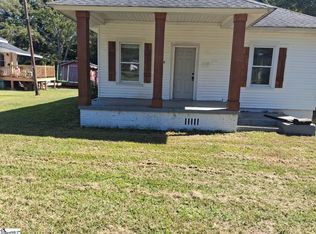 17 Gallon St, Laurens, SC 29360