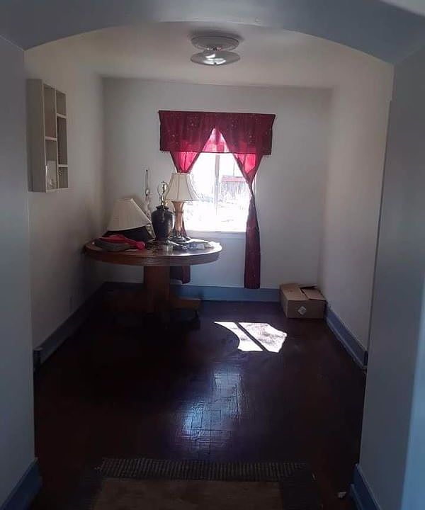 2nd image of 211 W Sherman Ave