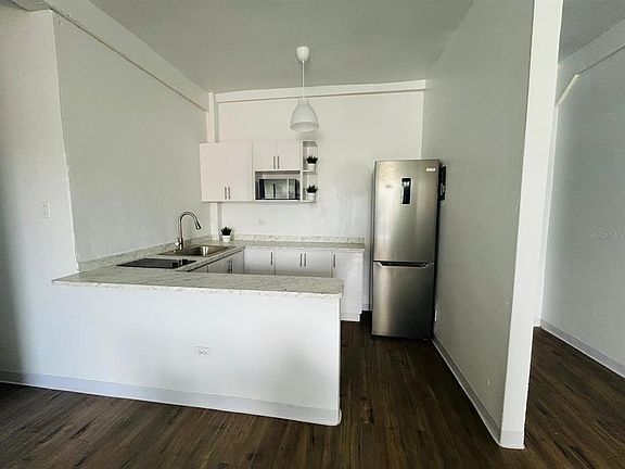 4th image of 2844 Avenue Roosevelt #206