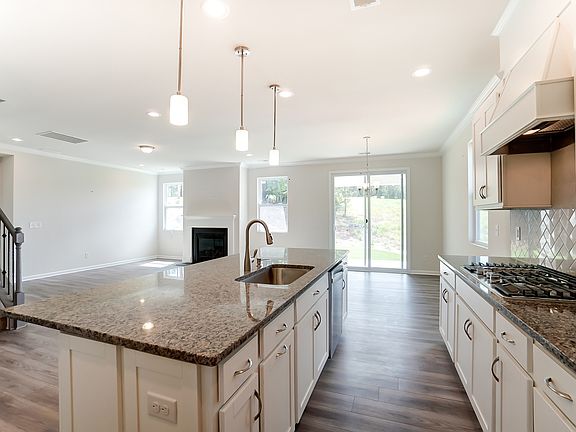 Photo representation of the Crosby plan. Colors, finishes and options will vary.