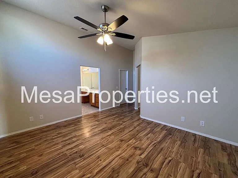14390 Hillsborough Dr — Photo 13