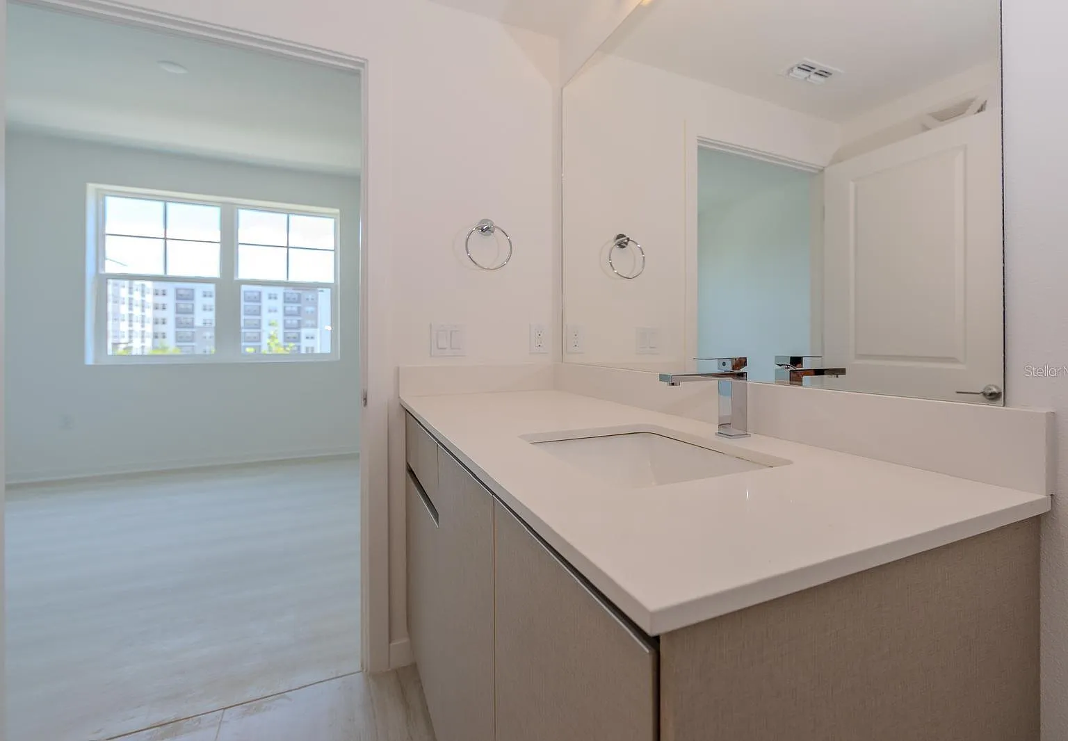 2 bed, 1023 sqft, $1,800 — Photo 2