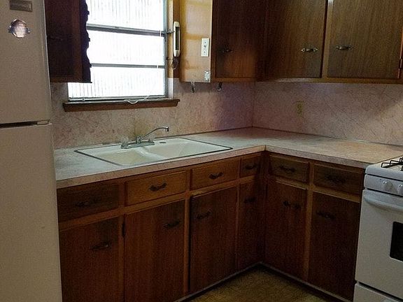 4th image of 711 S 18th St