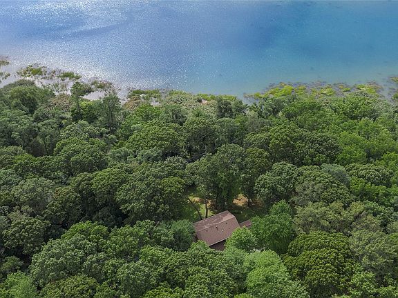 3rd image of 451 River Rd