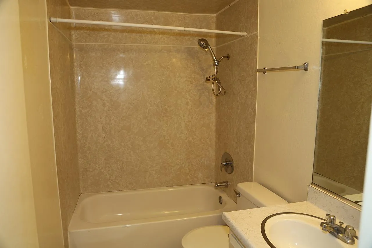3 bed, 1200 sqft, $3,300 — Photo 1