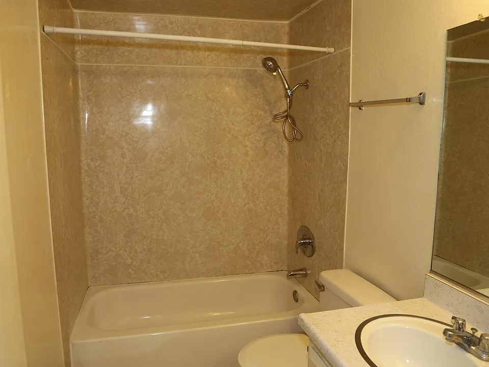 220 Oswego Ave #2