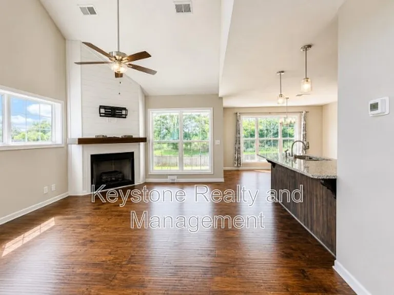 384 Wingfield Dr — Photo 4