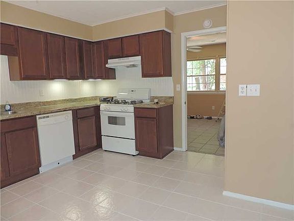 3rd image of 1308 W Sunset Dr