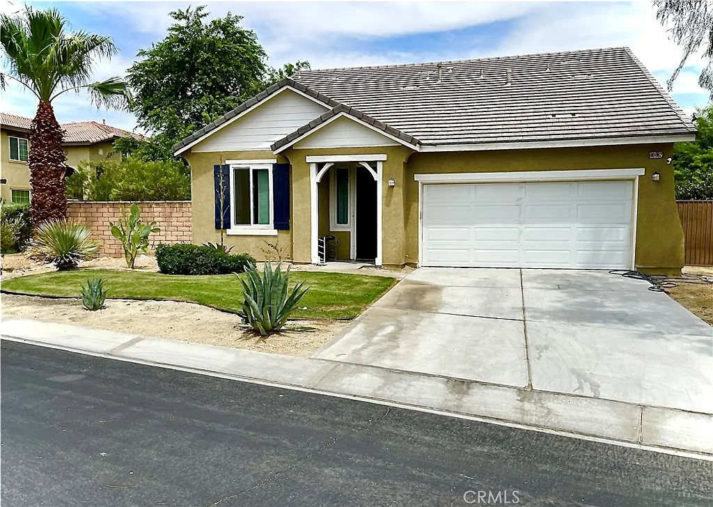 4 bed, 2526 sqft, $975 — Photo 1