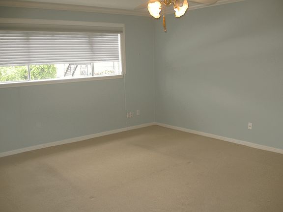 3rd image of 483 N Post Oak Ln #483