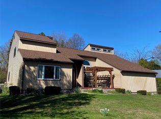 606 Compass Dr, Erie, PA 16505