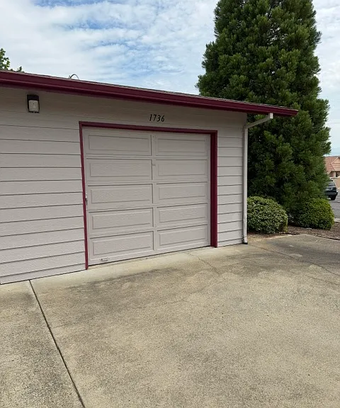 1736 Medart Ln — Photo 2