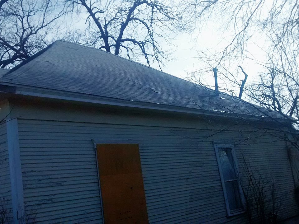 2nd image of 1016 E Allen Ave