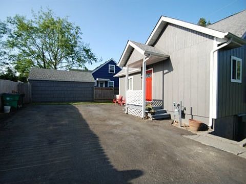 3rd image of 303 Quince St NE