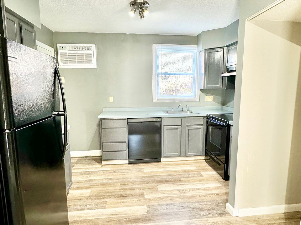 1st image of 2 Bradford Dr APT B