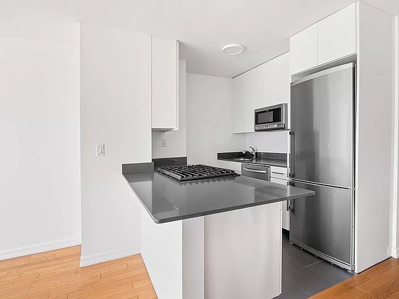 3rd image of 7 E 14th St APT 501