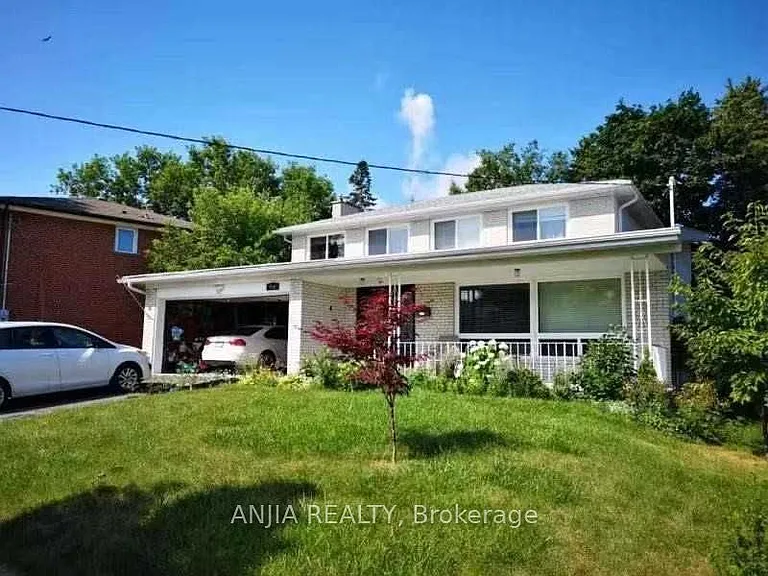 158 Kingslake Rd — Photo 1